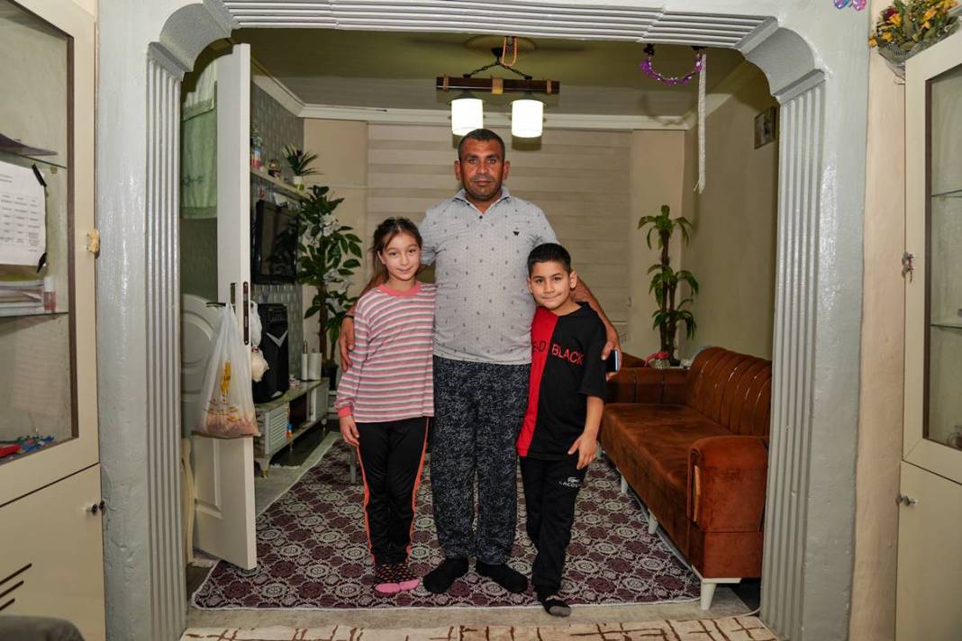 Çocuklarına hem baba, hem anne oldu: Duygulandıran videonun ardından dram çıktı! Evde yemek yapan baba beğeni topladı 14